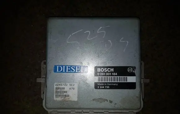 BMW 5 E34 Engine control unit/module 2244735 2245722 0281001184