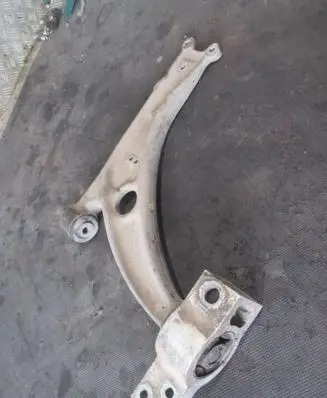 Volkswagen PASSAT B6 Front lower control arm/wishbone 3C0407153B