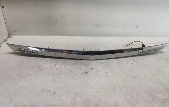 Opel Astra H Tailgate trunk handle 