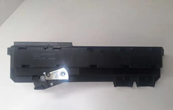 BMW 5 E60 E61 Fuse module 6957330