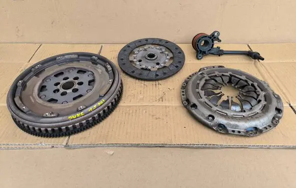 Nissan Juke I F15 Clutch set kit 302107571R 301010007R
