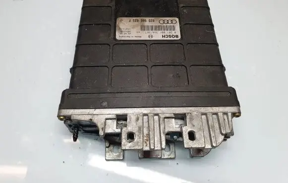 Audi A4 S4 B5 8D Engine control unit/module 028906021F 0281001366 0281001367