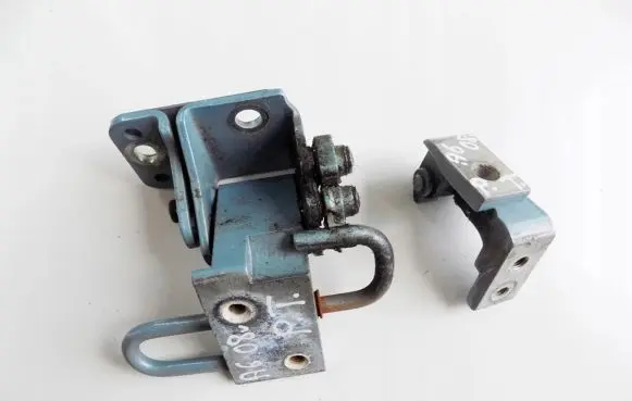 Rear door hinge set