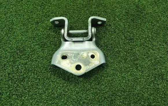 Mitsubishi Pajero Tailgate/trunk/boot hinge MR436611
