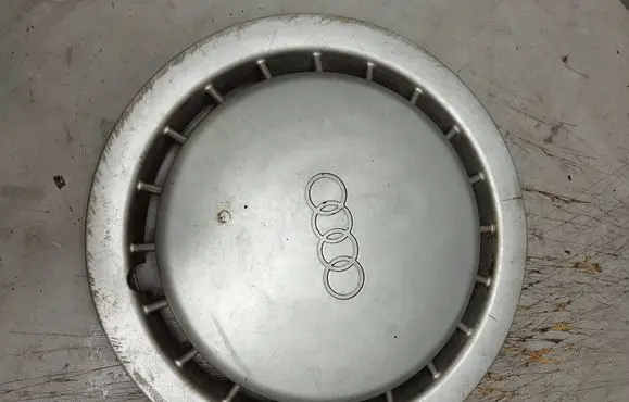 Audi 80 90 B3 R14 wheel hub/cap/trim 893601147