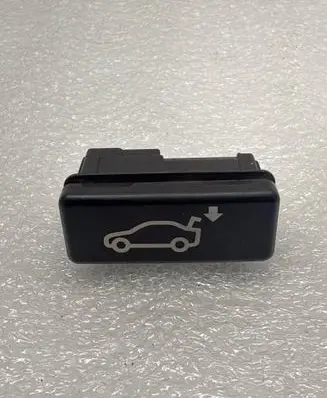 BMW 5 E39 Tailgate/boot open switch button 8375580