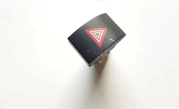 Skoda Octavia Mk2 (1Z) Hazard light switch 1Z0953235B 10012842