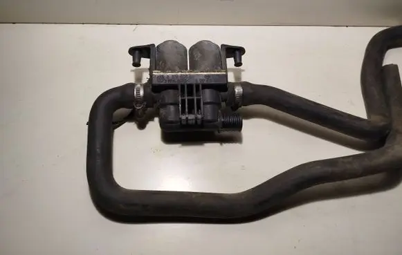 BMW 5 E39 Coolant heater control valve 8374995 1147412137
