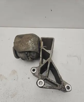 Volvo XC90 Engine mounting bracket 30741577