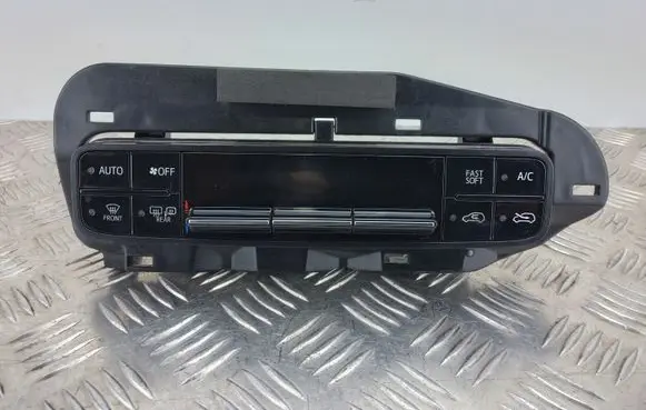 Toyota Auris E180 Climate control unit 5546802030 75H695