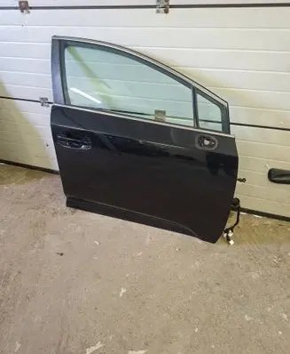 Toyota Avensis T270 Front door