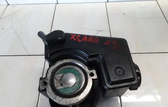 Citroen Xsara Power steering pump 9639108780