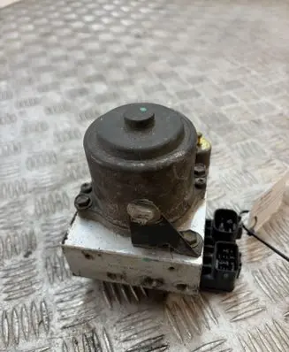 Toyota Land Cruiser (HDJ90) ABS Pump 4451060020
