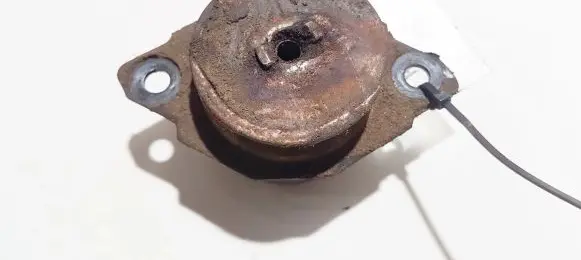 Volkswagen Golf III Engine mount bracket