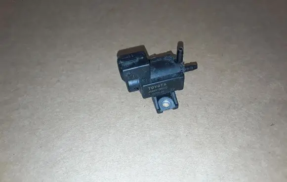 Toyota Avensis T250 Vacuum valve 258600R010 72828606