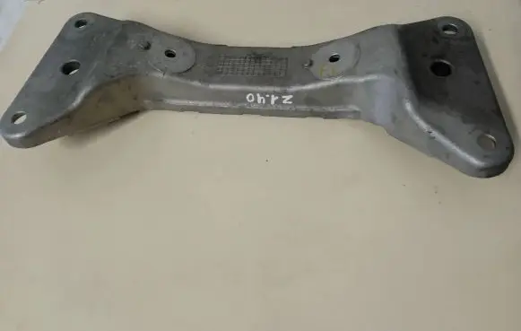 Gearbox mounting bracket