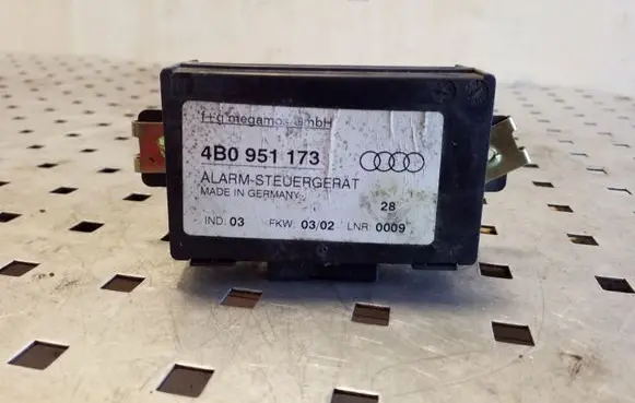 Audi A3 S3 8L Alarm control unit/module 4B0951173