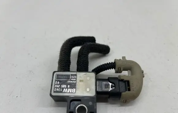 BMW 1 F40 Exhaust gas pressure sensor 8585292