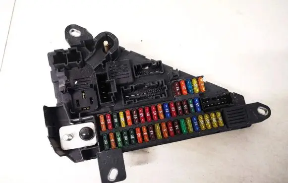 BMW 5 E60 E61 Fuse box set 913883001 9138830-01