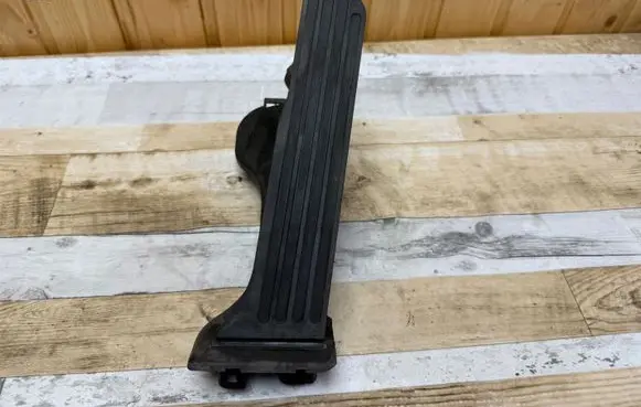 Volkswagen PASSAT B6 Accelerator throttle pedal 1K1721503L 6PV00860000