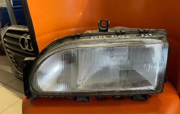 Ford Scorpio Headlight/headlamp 1305321959