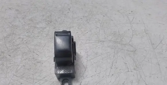 Nissan Primera Electric window control switch 25411AV600 C8DD705N