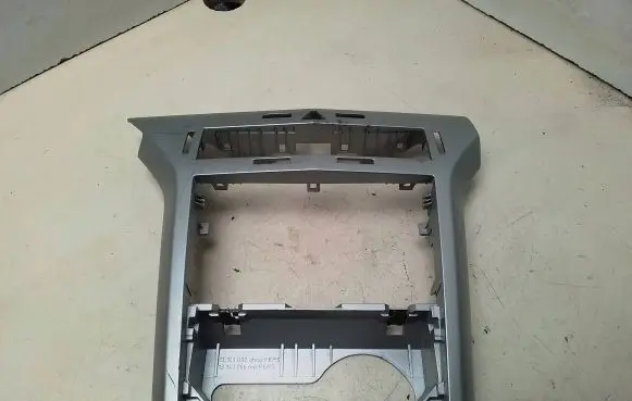 Opel Astra H Radio/GPS head unit trim 331985437