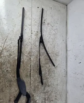 Mercedes-Benz E W211 Front wiper blade arm