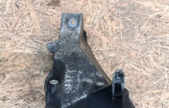 BMW 3 E90 E91 Engine mounting bracket 6760309 24168110