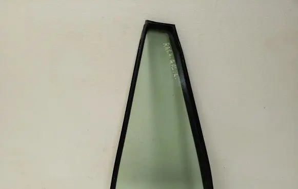 Toyota RAV 4 (XA30) Rear vent window glass 43R00122