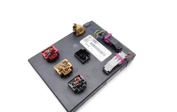 Audi A4 S4 B8 8K Central body control module 8K0907063N F005V00852