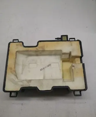 Mercedes-Benz GL X166 Fuse box cover A1668000218
