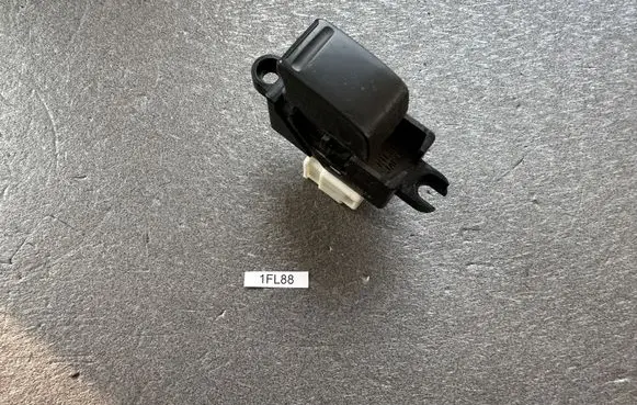 Nissan Patrol Y61 Electric window control switch 254110V000