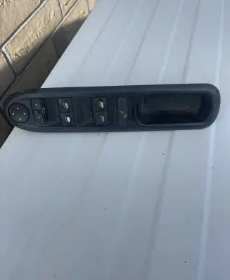 Peugeot 407 Electric window control switch 96468703XT