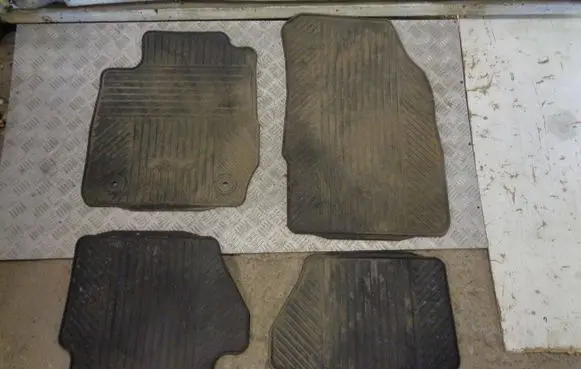 Ford Fiesta Car floor mat set 8A6J13011FCW 8A6J133010FA 8A6J130C06EA