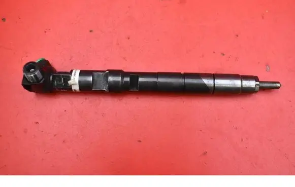 Skoda Fabia Mk2 (5J) Fuel injector 03P130277