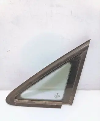 Volkswagen Touran II Front triangle window/glass As2