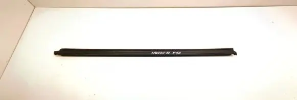Volkswagen Tiguan Rubber seal front door window/glass 5N0837479