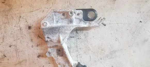 Peugeot 406 Engine mounting bracket 9635969880