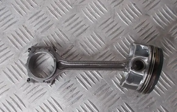 KIA Pro Cee'd III Piston with connecting rod M12C76
