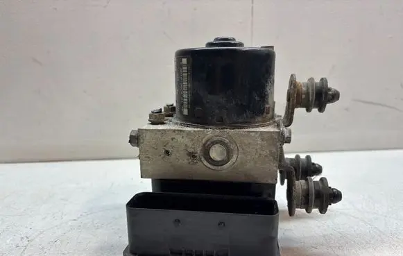 Volkswagen Golf V ABS Pump 1K0907379Q 10096003553 00005305F3