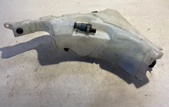 Jaguar XJ X351 Windshield washer fluid reservoir/tank 8X2317B613