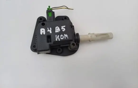 Audi A4 S4 B5 8D Tailgate boot lock/latch motor 8E9827833