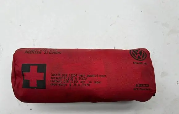 Volkswagen PASSAT B8 First aid kit 5K0860282