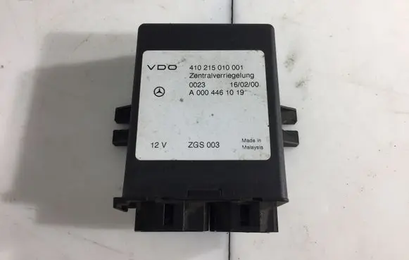 Mercedes-Benz Sprinter W901 W902 W903 W904 Door central lock control unit/module A0004461019