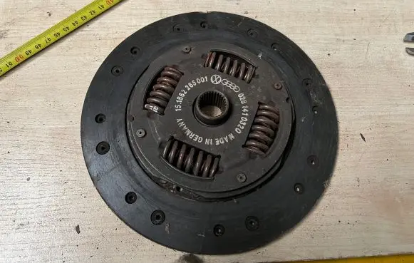 Volkswagen PASSAT B3 Clutch pressure plate 028141032Q 028141034N 028141032M
