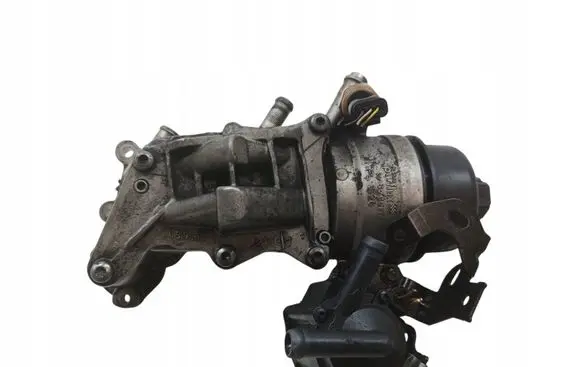 Peugeot 5008 Oil filter mounting bracket