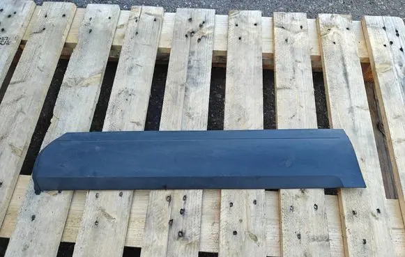 Volkswagen Touareg I Rear door trim (molding) 7L6839788D