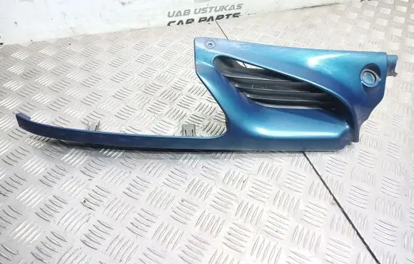 Renault Megane I Front bumper upper radiator grill 7700834201