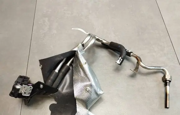 Volkswagen Tiguan EGR valve line/pipe/hose 05L131552AS 04L906051R